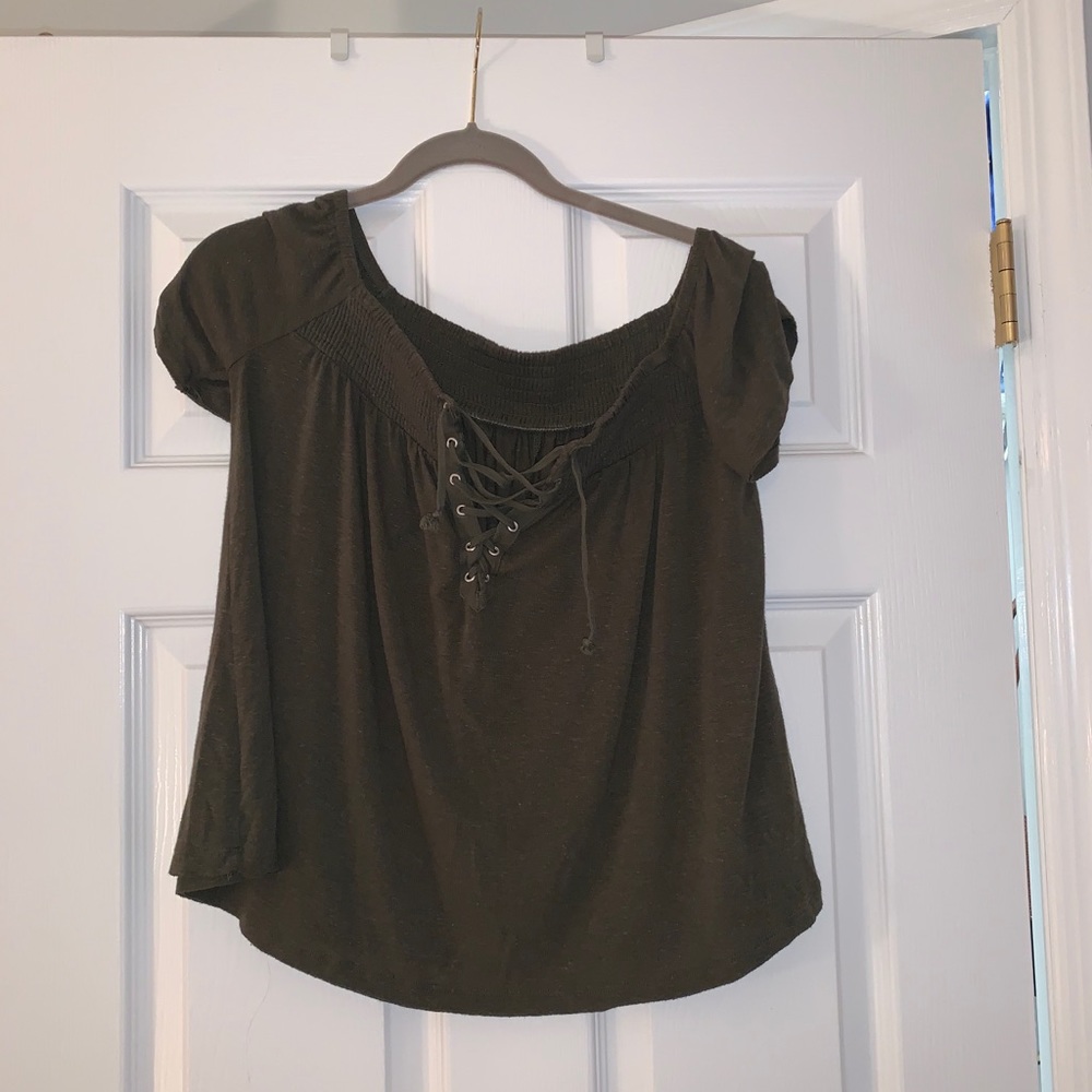American Eagle Off the shoulder top - size small